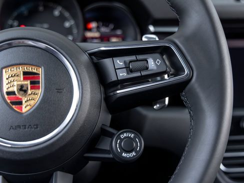 Certified 2026 Porsche Macan AWD/4WD image 32