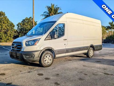 Used 2022 Ford E-Transit 148 High Roof Extended image 2