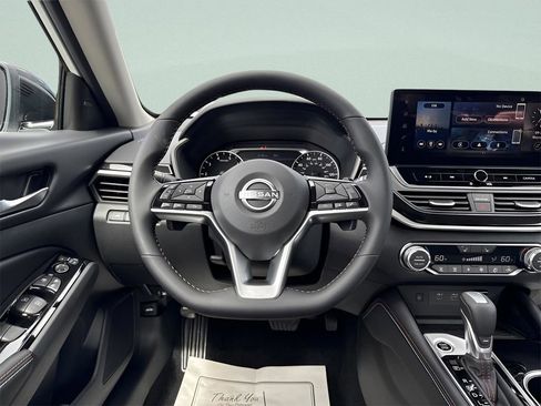 New 2025 Nissan Altima 2.5 SR w/ SR Premium Package FWD image 23