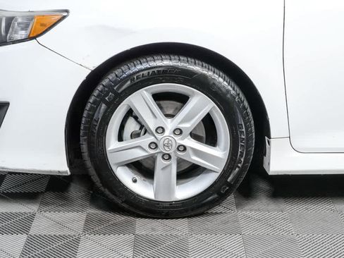 Used 2014 Toyota Camry SE w/ Leather Package image 32