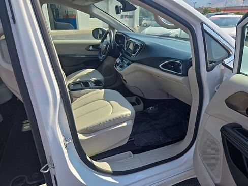 Used 2021 Chrysler Voyager Lxi image 28