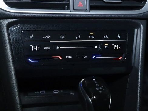 Used 2025 Volkswagen Taos SE image 27