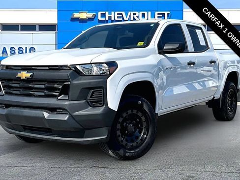 Used 2025 Chevrolet Colorado W/T w/ WT Convenience Package II RWD image 2