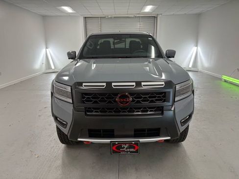 Used 2025 Nissan Frontier PRO-4X w/ Pro Convenience Package image 2