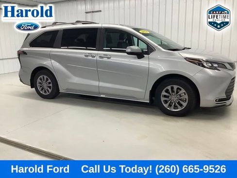 Used 2024 Toyota Sienna XLE FWD image 7