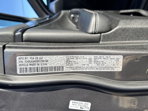 Used 2025 Jeep Grand Cherokee Laredo X w/ Luxury Tech Group I image 36