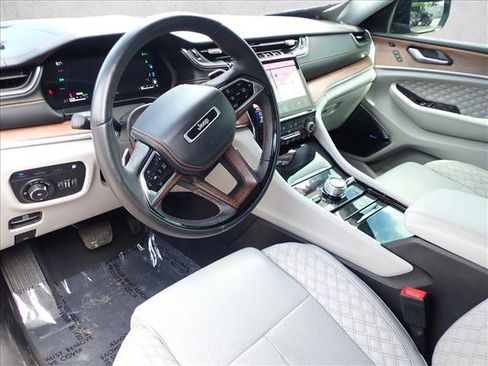 Used 2022 Jeep Grand Cherokee Summit w/ Advanced Protech Group IV AWD/4WD image 12