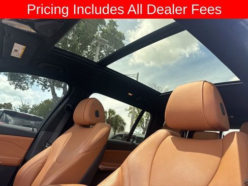 Used 2022 BMW X7 xDrive40i w/ M Sport Package AWD/4WD image 9