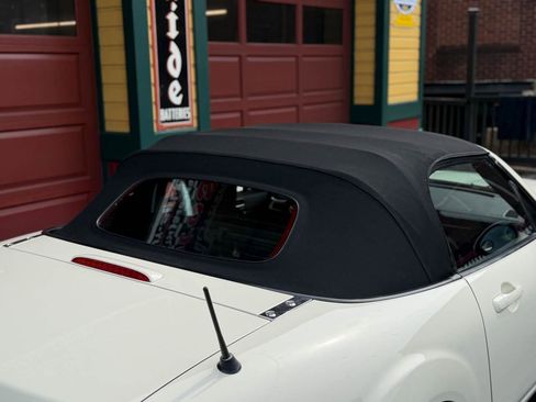 Used 2008 MAZDA MX-5 Miata Touring RWD image 11