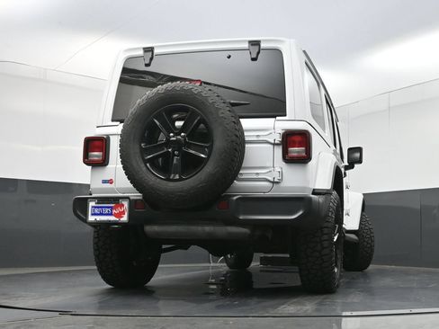 Used 2022 Jeep Wrangler Unlimited Sahara AWD/4WD image 31