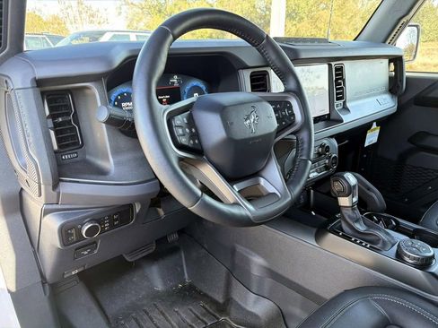 Used 2025 Ford Bronco Badlands image 19