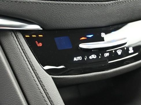 New 2025 Cadillac XT6 Luxury image 24