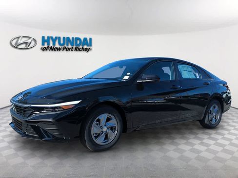New 2026 Hyundai Elantra SE FWD image 1
