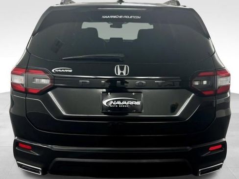 Used 2025 Honda Pilot Sport image 7