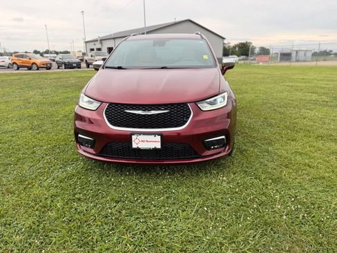 Used 2022 Chrysler Pacifica Pinnacle AWD/4WD image 2