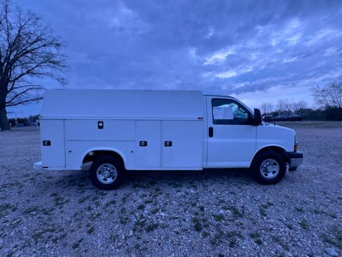 Used 2023 Chevrolet Express 3500 w/ Power Convenience Package RWD image 9