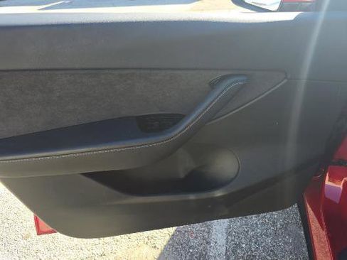 Used 2020 Tesla Model Y Long Range image 9