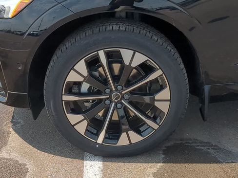 New 2026 Volvo XC60 B5 Plus w/ Protection Package Premier AWD/4WD image 13