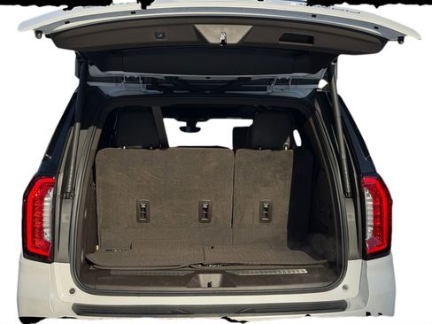 Used 2021 GMC Yukon Denali w/ Denali Premium Package image 31