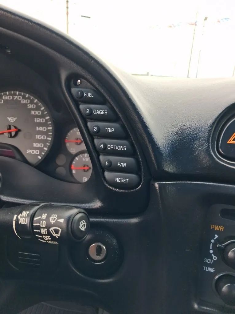 Used 2004 Chevrolet Corvette Coupe w/ Preferred Equipment Group RWD image 24
