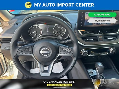 Used 2025 Nissan Altima 2.5 SV w/ SV Special Edition Package AWD/4WD image 15