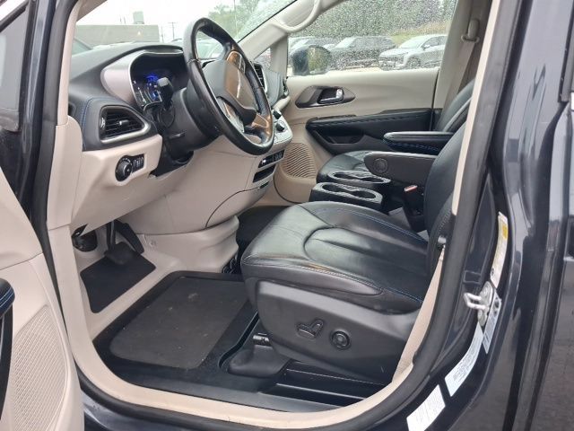 Used 2021 Chrysler Pacifica Touring-L w/ Premium & Safety Sphere Group FWD image 10