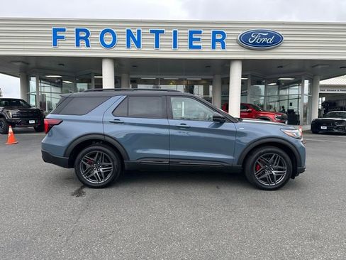 New 2025 Ford Explorer ST-Line w/ ST-Line Street Pack image 2