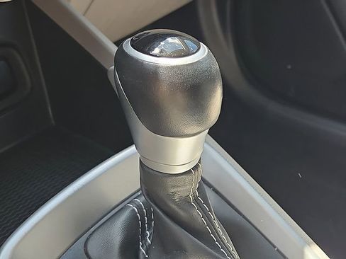 Used 2024 Hyundai Venue SEL image 29