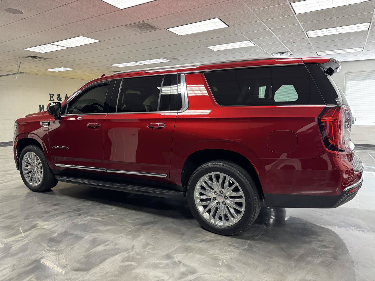 Used 2022 GMC Yukon XL SLT AWD/4WD image 12