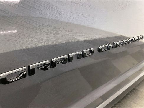 New 2025 Jeep Grand Cherokee L Altitude image 17