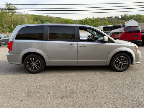 Used 2019 Dodge Grand Caravan GT w/ Safety Sphere Group FWD image 4