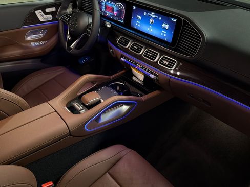 New 2026 Mercedes-Benz GLS 450 4MATIC image 16