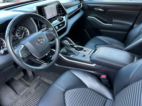 Used 2021 Toyota Highlander XSE image 9