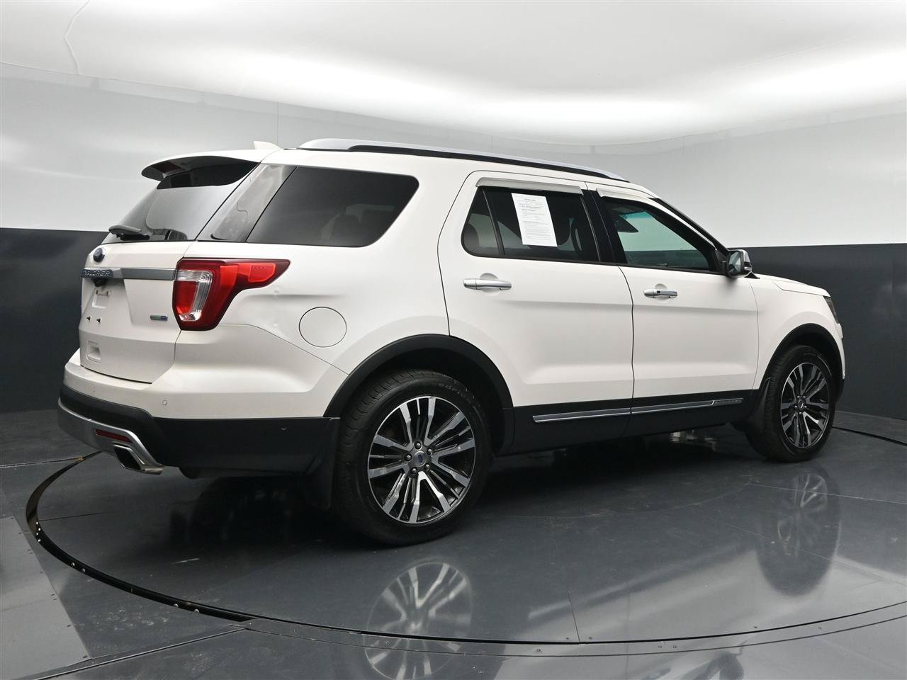 Used 2017 Ford Explorer Platinum AWD/4WD image 5