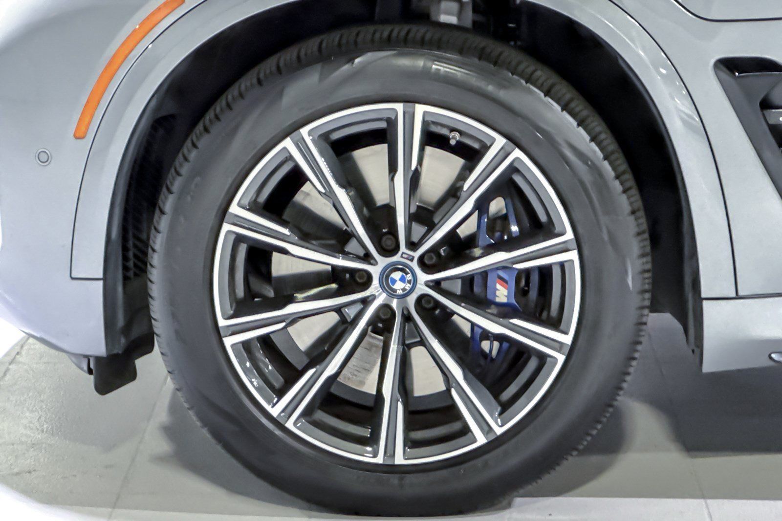 Used 2024 BMW X5 xDrive50e w/ Executive Package AWD/4WD image 13