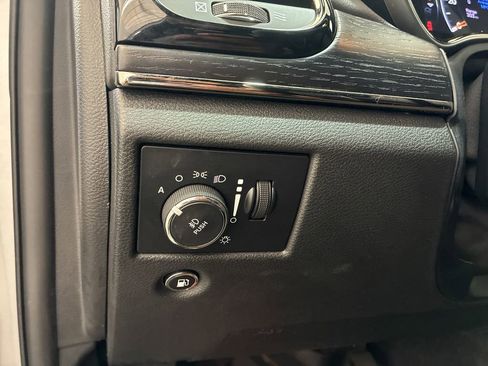 Used 2019 Jeep Grand Cherokee High Altitude AWD/4WD image 21