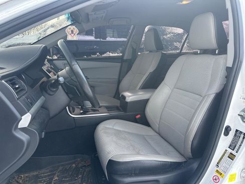 Used 2017 Toyota Camry SE image 5