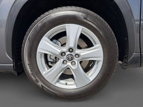 Certified 2024 Toyota Highlander LE image 12