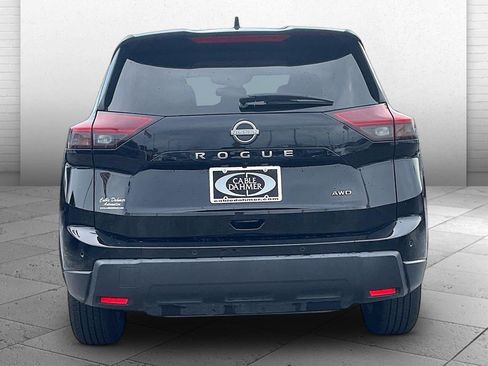 Used 2025 Nissan Rogue SV AWD/4WD image 3