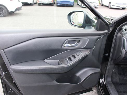 Used 2025 Nissan Rogue SV AWD/4WD image 11