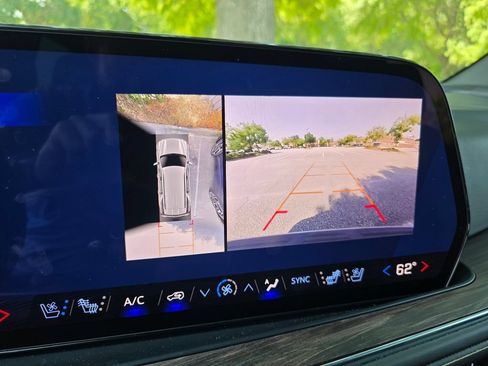 Used 2025 Chevrolet Tahoe Premier AWD/4WD image 21