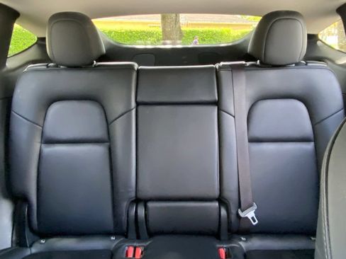 Used 2021 Tesla Model Y Long Range AWD/4WD image 21