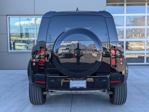 Certified 2025 Land Rover Defender 110 X-Dynamic SE image 9