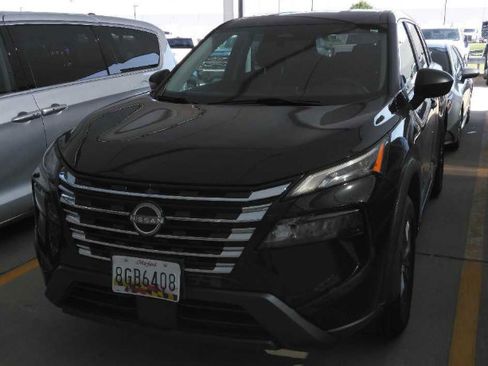 Used 2024 Nissan Rogue S AWD/4WD image 2