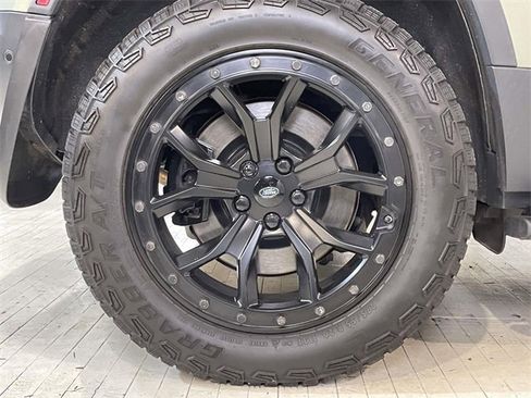 Used 2020 Land Rover Defender 110 First Edition image 14