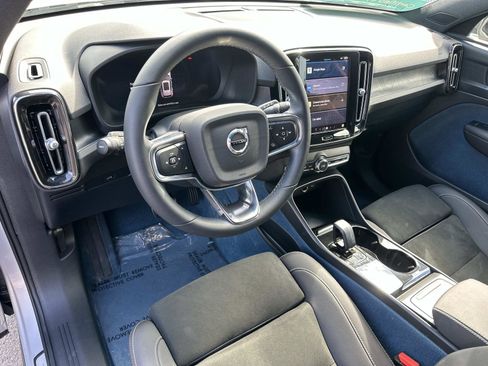 Certified 2023 Volvo XC40 Recharge Plus image 9