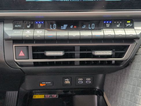 Used 2025 Toyota Camry XLE w/ Premium Package FWD image 21