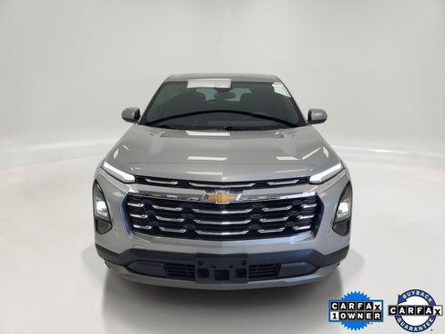 Used 2025 Chevrolet Equinox LT FWD image 2