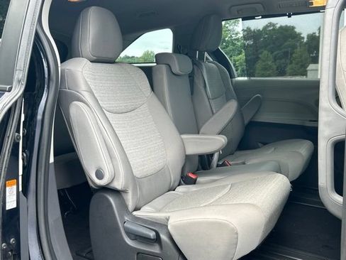 Used 2023 Toyota Sienna LE FWD image 34