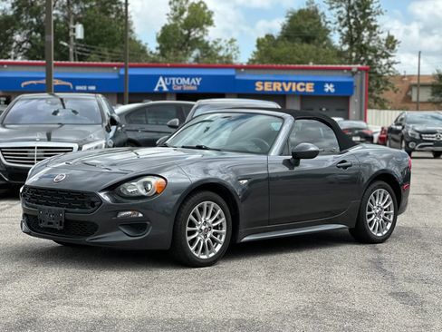 Used 2017 FIAT 124 Spider Classica RWD image 2